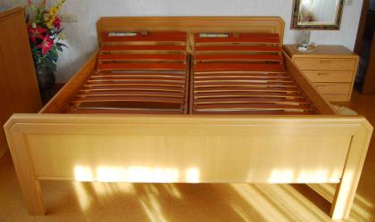 Grosses Doppelbett