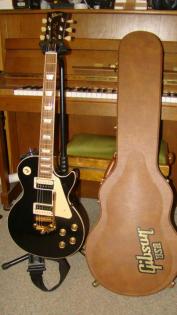 Gibson Les Paul Classic 2022 black mod. Les Trem Rollensattel
