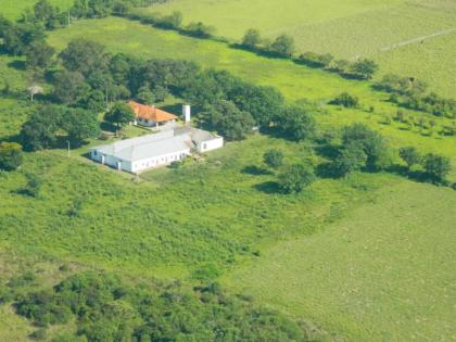 Grundstück mit 1 Haus 6 Gästezimmer und großem Weinkeller in Paraguay