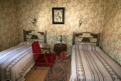 BONANOVA Gemütliches 12 m2 Schlafzimmer für 2 Personen mit privatem Badezimmer